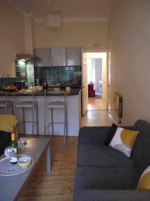 Fabulous Location, One Bedroom West End Flat, Just Off Byres Rd, Close To Sec & Hydro غلاسغو المظهر الخارجي الصورة